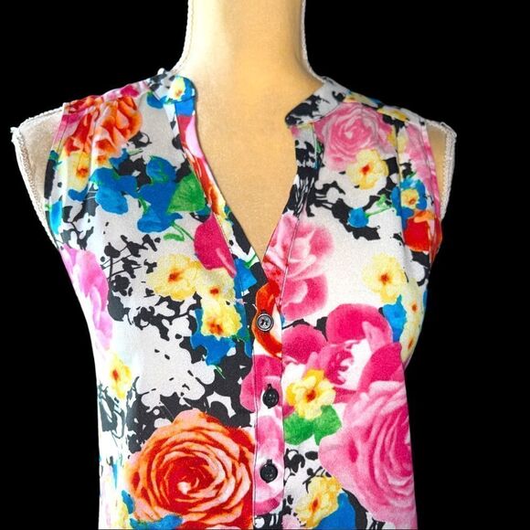New York and company sleeveless pretty floral button up blouse - Picture 5 of 8